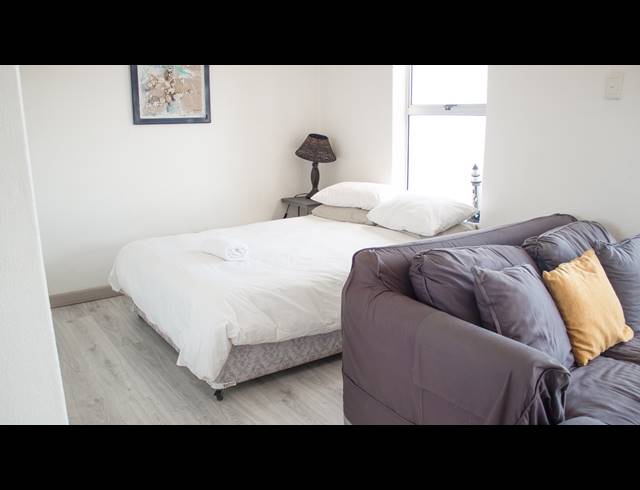 2 BEDROOM PENTHOUSE SOLD IN WESTCLIFF